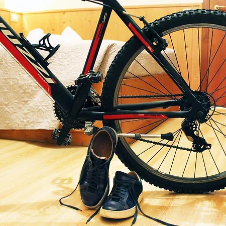 ホテル Montegrappa 2*